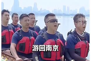 变脸？曼联被扳两球3-2后，格雷泽面色铁青？2-0领先时笑嘻了